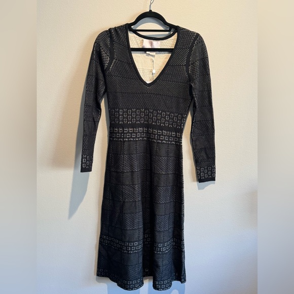 Gal Meets Glam Heidi Dress - Picture 3 of 4